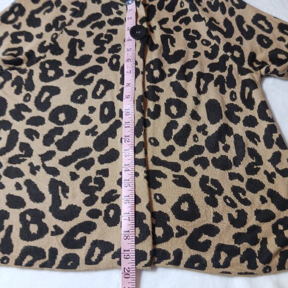 isela, Sweater Jacket, Leopard, Size Medium, Big Button Front Closure (snaps) - Picture 12 of 14